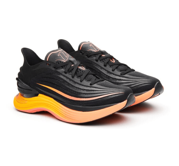 Opplev en ny standard for komfort og ytelse med Vimazi Z60 dame løpesko. Spesialkonstruert for løpere som løper mellom 5-7 min/km. Eksepsjonell dame joggesko med rå spenst og silkemyk demping for maksimal komfort og stabilitet. Skreddersydd demping tilpasning til temposonen for Vimazi Z60 dame løpesko.