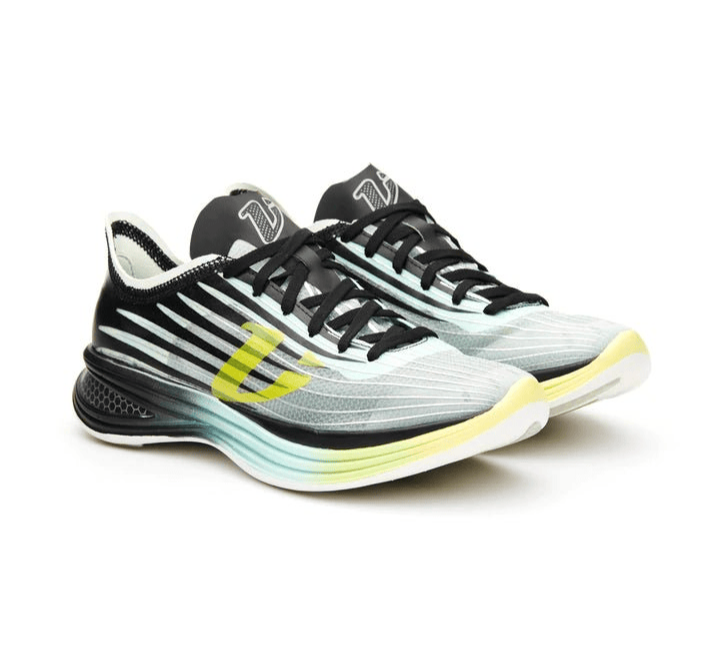 Opplev topp komfort og ytelse med Vimazi Z30 dame løpesko. Spesialkonstruert for eliteløpere som løper mellom 3-4 min/km. De ultimate joggesko for erfarne løpere som er vant til å løpe mange kilometer på harde underlag. Perfekt for intervaller og lengre løp. Optimal energirespons og demping med Vimazi Z30 dame løpesko.